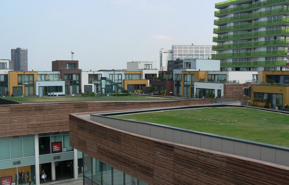 Het Kasteel van Almere gezien over het water